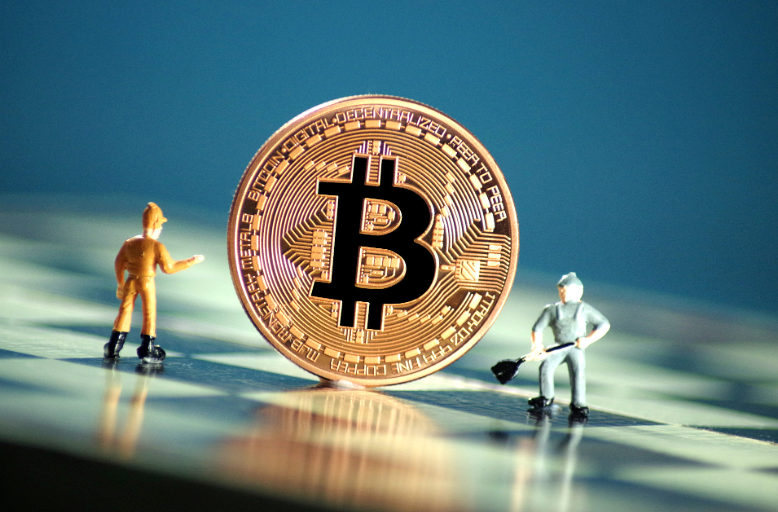 什么是右侧交易与左侧交易？哪种方式更适合风险承受能力较低的新手？